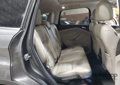 2017 Ford Escape Titanium z USA, uszkodzony, nr VIN 1FMCU9JD4HUB07866